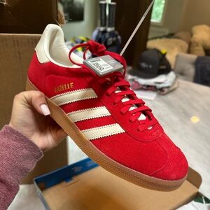 Brand new never worn adidas gazelles, they sent me the wrong size, can’t return